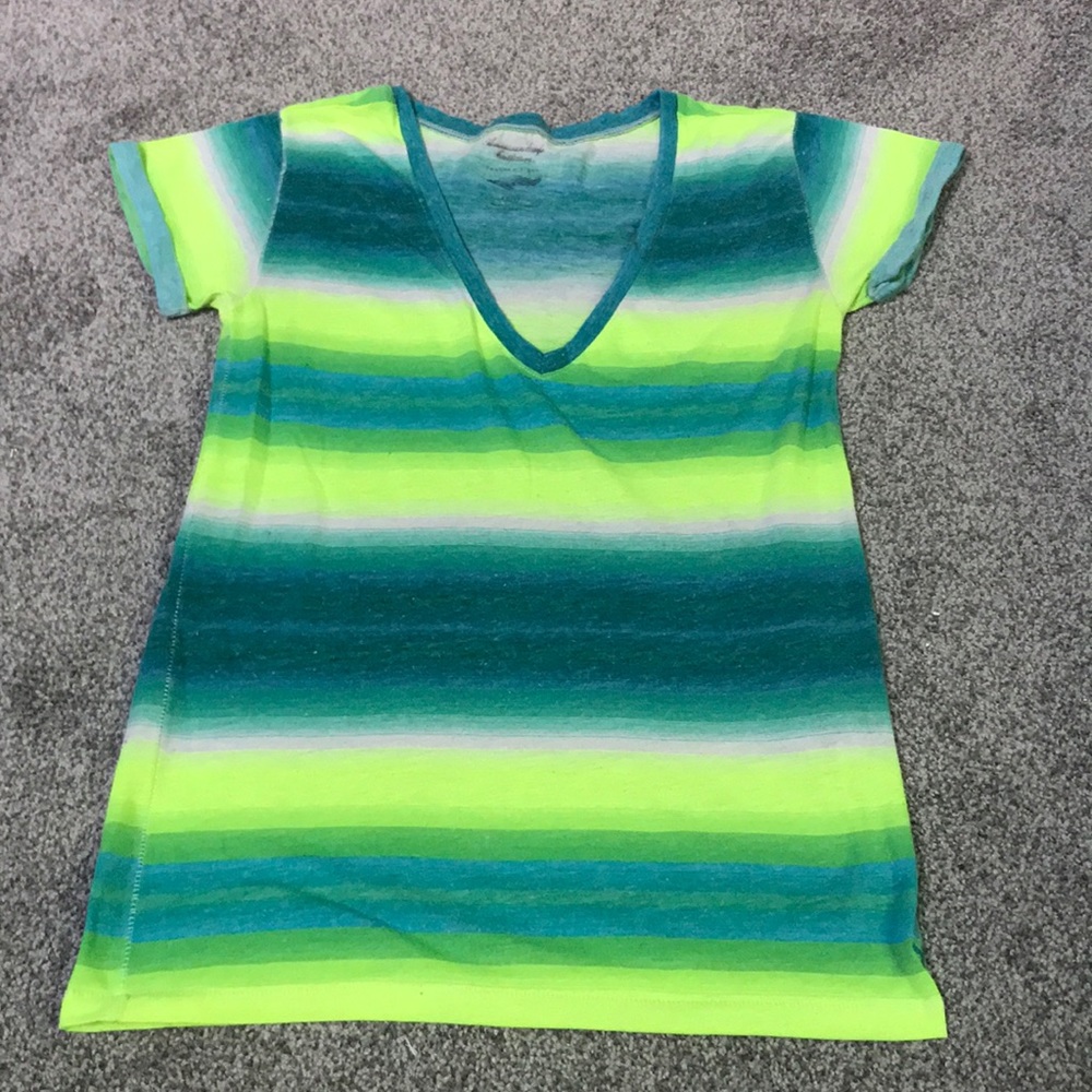 T-shirt. XS. American Eagle Outfitters.